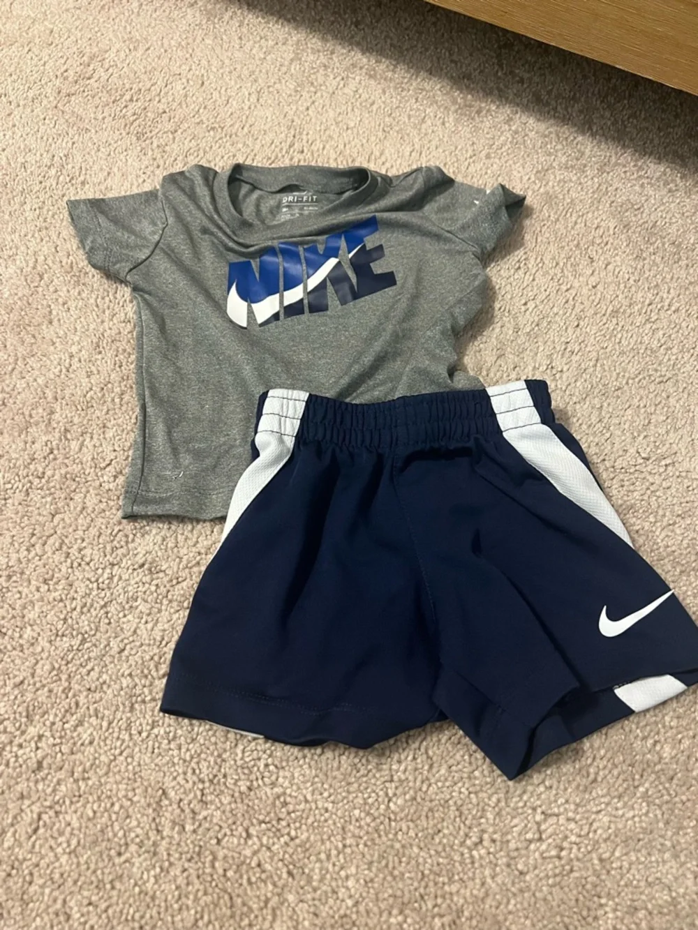 Nike Grey Tee with Blue Graphic - Picture 4 of 4